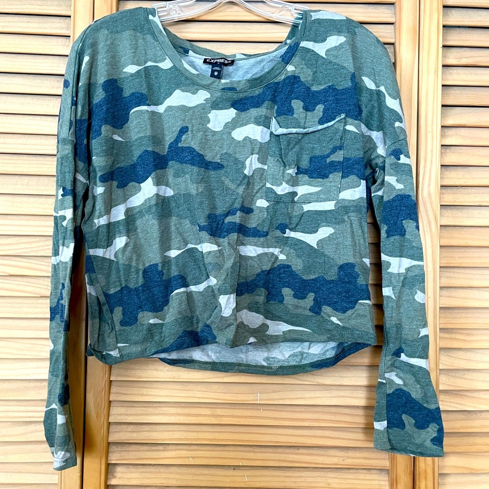Express crop-top camo shirt